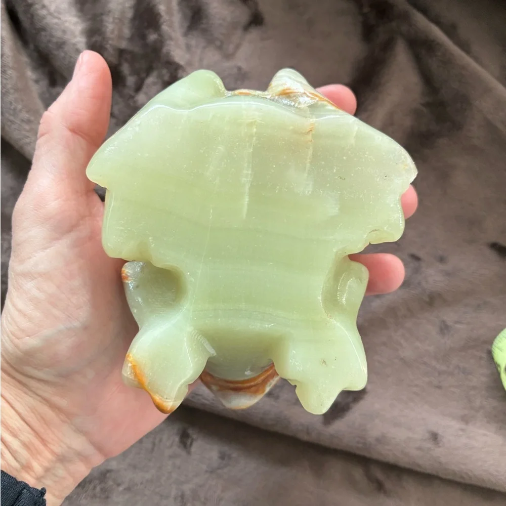 Carved Green Onyx Frog Figurine - Picture 8 of 9